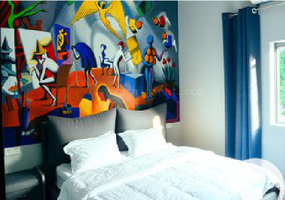 弥渡对于酒店的墙体彩绘而言更注重哪些方面？